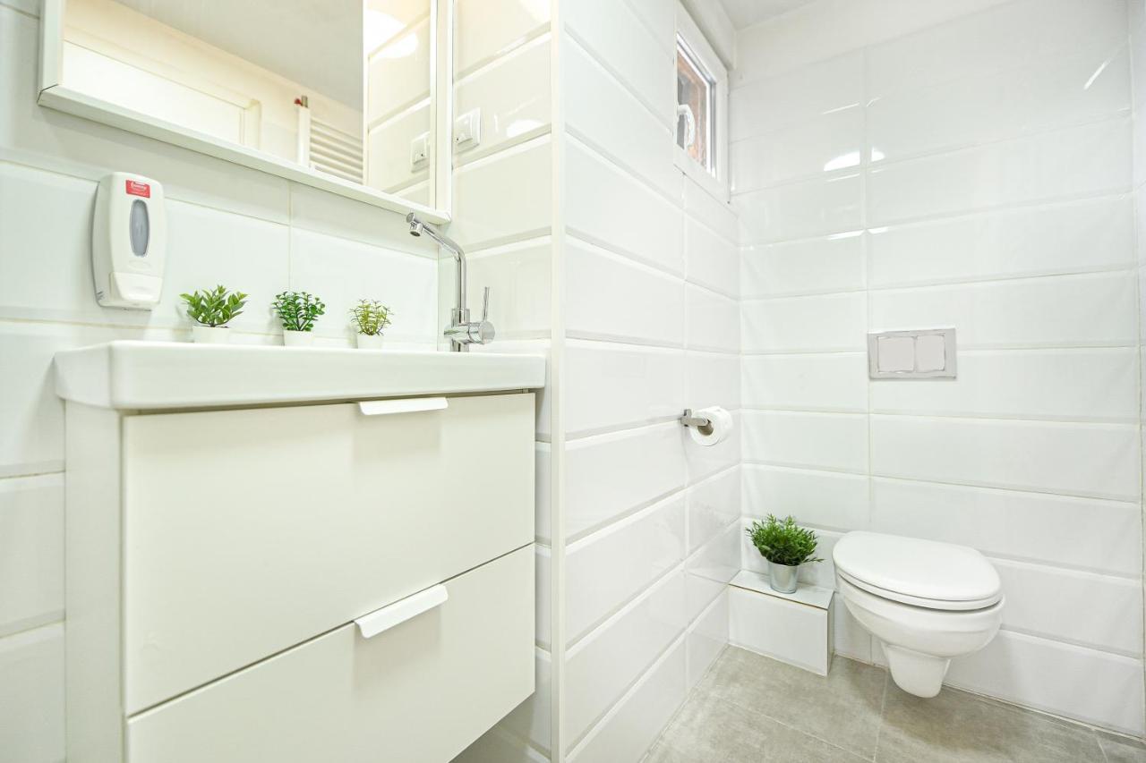 Spacious 1Br In The City Center - Amazing For Extended Stays Bucarest Exterior foto