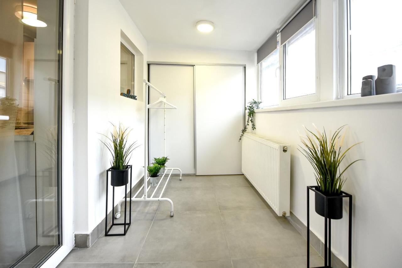 Spacious 1Br In The City Center - Amazing For Extended Stays Bucarest Exterior foto